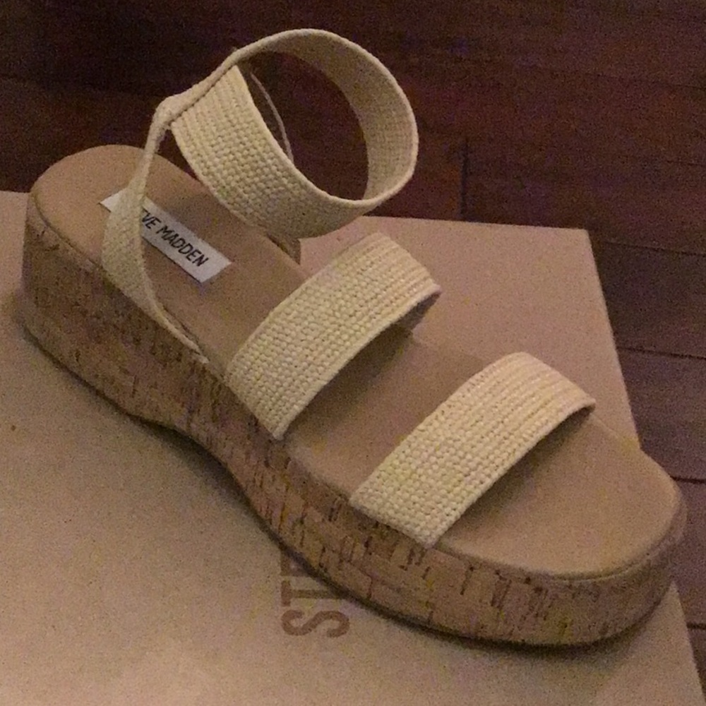 Women’s platform sandal